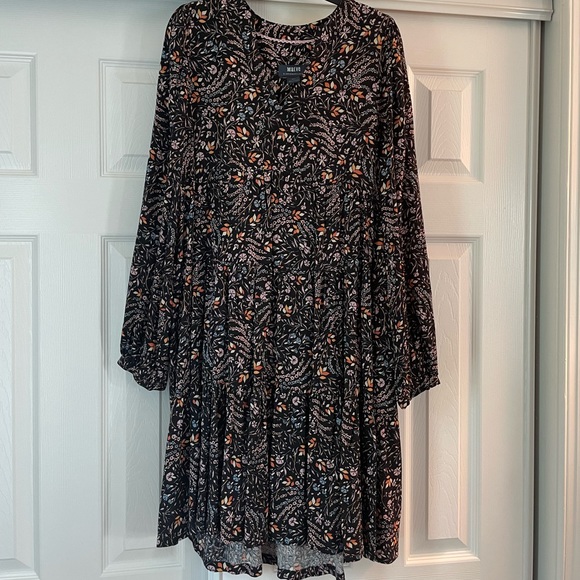 Boho day dress, multi teared, runs big, great for cool spring days - Picture 2 of 3